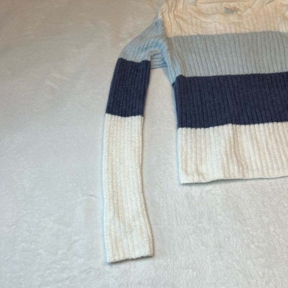 Abercrombie Kids Super Stretchy Blue Striped Sweater Size 9/10 - Picture 3 of 7